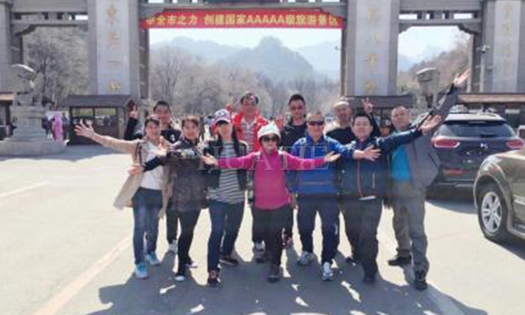  我公司为表彰先进 组织千山一日游 